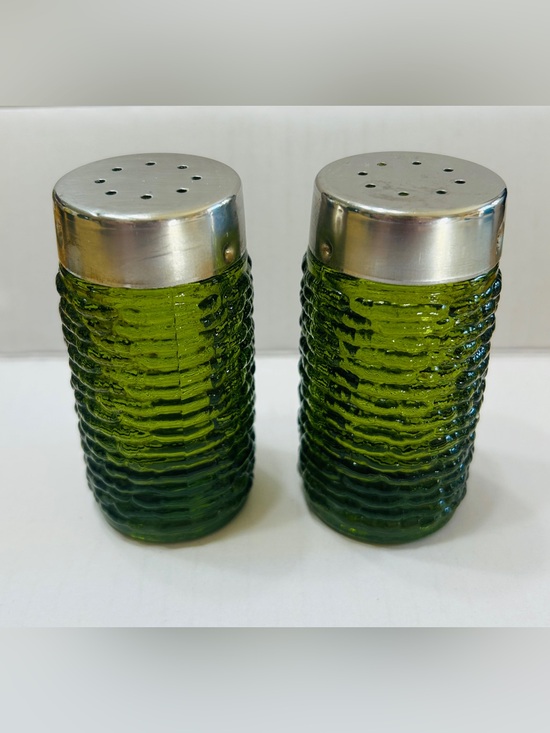 Anchor Hocking Other - Vintage Anchor Hocking salt & pepper shakers in avocado green.